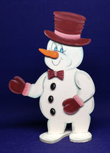 Lade das Bild in den Galerie-Viewer, Schneemann mit Fliege und Zylinder aus Holz, Standfigur Weihnachtsdekoration, Schneemann zum setzen malen, Weihnachtsdeko gestalten, basteln mit Kindern im Winter, Geschenkidee für Weihnachten, Schneemann aus Holz basteln, Schneemann aus Holz gestalten, Weihnachtsbasteln, Bastelidee Winter, basteln mit Holz, weihnachtliches Bastelset, Bastelset Weihnachten, Weihnachtsbasteln, Schneemann aus Holz basteln, weihnachtliches Bastelset, basteln mit Kindern im Winter, Bastelset Weihnachten, basteln mit Holz, Ges