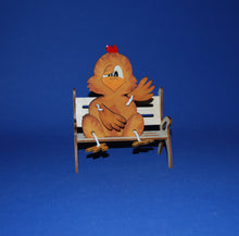 Lade das Bild in den Galerie-Viewer, Henne aus Schlenker-Figur Bastelideen für Ostern, Osterdeko selbst gestalten, Ostergeschenk selber basteln, basteln zu Ostern mit Kindern, basteln für Osterdeko, Osterdekoration aus Holz gestalten, Küken aus Holz, Osterbasteln einfach mit Kindern, Bastelset aus Holz zum Basteln, Küken aus Holz bemalen, Ostereier gestalten, Osterbasteln einfach mit Kindern, Ostereier gestalten, Osterdeko selbst gestalten, Küken aus Holz bemalen, Küken aus Holz, Bastelideen für Ostern, Ostergeschenk selber basteln, basteln