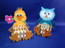 Lade das Bild in den Galerie-Viewer, Eule mit Körbchen aus Holz Eulen malen mit Kinder, Holzbastelzubehör, Bastelzubehör aus Holz, Eulen gestalten, Eule basteln mit Holz, Bastelmaterial aus Holz, Frühjahrsdekoration basteln, Deko mit Kindern gestalten, Eulenbastelset, Bastelideen für Kinder, Eulen bemalen, Holzbastelartikel, Bastelset für Kinder, Kindergeburtstagsbasteln,   EUB 4216SB