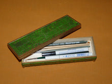 Lade das Bild in den Galerie-Viewer, Stempel Mosaik Borde Schach 7 cm Stempel mit Holzgriff, Stempel für Holz, Mosaik Stempel, Stempel für Kinder, Stempel für Kartengestaltung, Stempelideen, Stempel für scrapbooking, Stempel für Hochzeit, Stempel für Geschenke, Stempeln, SPG 1807