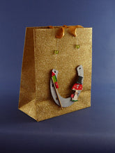 Lade das Bild in den Galerie-Viewer, Glückspilz aus Holz Pilze aus Holz, Basteln mit Holz für Kinder, Kleine Holzteile, Glückspilze zum Bemalen, Basteln mit Holz, Dekoration für Silvesterbasteln, Holzteile, Silvesterdeko selbst gestalten, Streuteile Holz, Holzteile bemalen, Streuteile diy, Pilze zum Basteln, Basteln mit Holzteile, Basteln mit Holz, Pilze aus Holz, Streuteile diy, Basteln mit Holzteile, Holzteile bemalen, Glückspilze zum Bemalen, Holzteile, Kleine Holzteile, Basteln mit Holz für Kinder, Dekoration für Silvesterbasteln, Streut