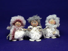 Lade das Bild in den Galerie-Viewer, Schneeflocken aus Filz Filzfiguren nähen, Filzfiguren, Fensterfiguren basteln, Weihnachtsdeko fädeln, Fädeln mit Kindern, Flöckchen aus Filz basteln, Winterdekoration basteln, Deko mit Kindern fädeln, Schneeflocken basteln, BKF 6280SB