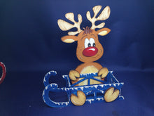 Lade das Bild in den Galerie-Viewer, Rentier mit Schlitten aus Holz Bastelidee Weihnachten, Geschenkidee für Weihnachten, Weihnachtsdeko gestalten, basteln mit Kindern, Rentier einfach malen, Tiere basteln mit Holz, Weihnachtsdekoration, Rentier aus Holz, Weihnachtsbasteln, Rentier zu Weihnachten gestalten, weihnachtliches Bastelset, Bastelset Weihnachten, Rentier einfach malen, Weihnachtsdeko gestalten, Rentier aus Holz, Rentier zu Weihnachten gestalten, Bastelset Weihnachten, Weihnachtsbasteln, Tiere basteln mit Holz, Bastelidee Weihnachte