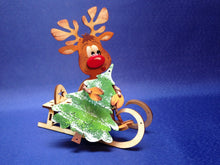 Lade das Bild in den Galerie-Viewer, Rentier aus Holz,
Schlenker-Figur Bastelidee Weihnachten, Geschenkidee für Weihnachten, Weihnachtsdeko gestalten, basteln mit Kindern, Rentier zum setzen malen, Rentier aus Holz, Rentier zu Weihnachten gestalten, Bastelset Weihnachten, Weihnachtsdekoration, weihnachtliches Bastelset, Schlenker Tiere basteln mit Holz, Weihnachtsbasteln, Rentier aus Holz, Geschenkidee für Weihnachten, Rentier zu Weihnachten gestalten, Weihnachtsbasteln, Bastelidee Weihnachten, Rentier zum setzen malen, basteln mit Kindern,