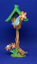 Lade das Bild in den Galerie-Viewer, Vogelhäuschen zum Hinstellen ca. 15cm aus Holz Basteln mit Holz für Kinder, Basteln mit Holz, Holzteile bemalen, Holz kunst, Holz bemalen Acryl, Basteln mit Holz, Kleine Holzteile, Vogelhaus gestalten, Vogelhaus bemalen, Bastel Ideen , Basteln mit holzteile, VSH 5115SB