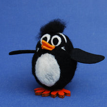 Lade das Bild in den Galerie-Viewer, Basteln mit Filz, Bastelideen zum Filzen, Filzset, Filzen mit Kindern, Pinguin zum Filzen, Nadelfizen, Lustige Figuren zum Filzen, Tiere trocken filzen, Basteln mit Kindern, RGH 7106SB
