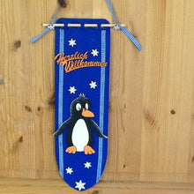 Lade das Bild in den Galerie-Viewer, 16cm Pinguine malen, Geschenkidee für Weihnachten, Weihnachtsbasteln, Pinguinpapa aus Holz, Pinguin aus Holz basteln, Bastelidee Weihnachten, Pinguin im Winter gestalten, basteln mit Kindern einfach, Weihnachtsdeko gestalten, Tiere basteln mit Holz, Weihnachtsdekoration, weihnachtliches Bastelset, Pinguin aus Holz basteln, weihnachtliches Bastelset, basteln mit Kindern einfach, Tiere basteln mit Holz, Weihnachtsdeko gestalten, Bastelidee Weihnachten, Pinguine malen, Geschenkidee für Weihnachten, Pinguin i