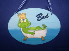 Lade das Bild in den Galerie-Viewer, Frosch aus Holz,
Frosch in Badewanne Türschild Bad, Bad Schild, Türschild Badezimmer, Schild Badezimmer, Frosch in Badewanne, Frosch in Wanne, Frosch in Badewanne, Türschild Badezimmer, Schild Badezimmer, Frosch in Wanne, Bad Schild, Türschild Bad, FRH 7812