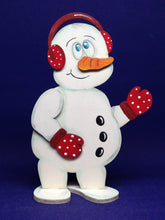 Lade das Bild in den Galerie-Viewer, Schneemann mit Ohrenwärmer aus Holz, Standfigur Bastelset Weihnachten, Weihnachtsdekoration, Weihnachtsbasteln, Schneemann aus Holz gestalten, Bastelidee Winter, weihnachtliches Bastelset, Weihnachtsdeko gestalten, Schneemann zum setzen malen, Schneemann aus Holz basteln, basteln mit Kindern im Winter, Geschenkidee für Weihnachten, basteln mit Holz, basteln mit Holz, Geschenkidee für Weihnachten, Schneemann zum setzen malen, weihnachtliches Bastelset, Schneemann aus Holz gestalten, Weihnachtsbasteln, Schn