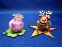 Lade das Bild in den Galerie-Viewer, Pompom Figuren aus Holz Bastelset aus Holz, Mini Figuren bemalen, Puschel Figuren gestalten, Bastelset für den Bauernhof, Dekoration mit Kindern, Pompom Tiere aus Holz, Frühjahrsdeko basteln, Bommel-Tiere basteln, Basteln mit Kindern, gestalten, WKZ 4603SB