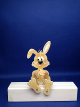 Lade das Bild in den Galerie-Viewer, Hase aus Holz
Schlenker-Figur Basteln zu Ostern mit Kindern, Osterbasteln mit Kindern einfach, Ostergeschenk selber basteln, Osterbasteln einfach mit Kindern, Osterdekoration aus Holz gestalten, Hasen aus Holz basteln, Bastelset aus Holz, Osterdeko selbst gestalten, Bastelideen für Ostern, Basteln für Osterdeko, Hasen aus Holz zum Basteln, Osterhasen aus Holz bemalen, basteln mit Kindern, Osterhasen gestalten, Bastelideen für Ostern, Basteln zu Ostern mit Kindern, Osterhasen aus Holz bemalen, Basteln für