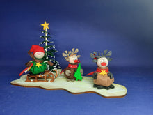 Lade das Bild in den Galerie-Viewer, Wichtel aus Filz basteln mit Kindern, Geschenkidee für Weihnachten, Wichtel fädeln mit Kindern, Bastelset für Kinder, Wichtel aus Filz, basteln mit Filz, Weihnachtsbasteln, Weihnachtsdeko gestalten, Bastelset Weihnachten, Weihnachtsdekoration, weihnachtliches Bastelset, Bastelidee Weihnachten, Wichtel basteln zu Weihnachten, Filz nähen mit Kindern, WHF 3510SB