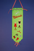 Lade das Bild in den Galerie-Viewer, Türschilder basteln, Nähstube Basteln, Ideen aus Holz für Kinderzimmer, Nähstube diy mit Zubehör, Holzteile bemalen, Holzteilchen zum Anmalen, Basteln mit Holz, Basteln mit Kindern, #Nähmaschinengarnspule zum Basteln, Schneiderwerkstatt zum Bemalen, NAH 2804