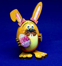 Lade das Bild in den Galerie-Viewer, kleine Hasen aus Styropor und Holz Ostereier gestalten, Bastelideen für Ostern, Ostergeschenk selber basteln, Osterdeko selbst gestalten, Hasen aus Holz und Styropor, basteln für Osterdeko, Osterbasteln einfach, Osterhasen aus Holz bemalen, basteln zu Ostern für Kinder, Osterdekoration aus Holz gestalten, EHS 4204SB