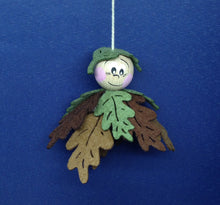 Lade das Bild in den Galerie-Viewer, Waldfee aus Filz Figuren aus Filz basteln, Fensterfiguren basteln, Fädeln mit Kindern, Herbstdeko fädeln, Filzfiguren, Filzfiguren nähen, Blumenkinder basteln, Deko mit Kindern fädeln, dekoration für herbst basteln, BKF 4180SB