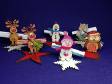 Lade das Bild in den Galerie-Viewer, Rentiere zum Stellen in 6cm aus Holz Winter Tiere basteln mit Holz, Rentier zum stellen malen, Weihnachtsbasteln, Bastelidee Weihnachten, Rentier zu Weihnachten gestalten, Rentier aus Holz, weihnachtliches Bastelset, Weihnachtsdekoration, Geschenkidee für Weihnachten, Weihnachtsdeko gestalten, Bastelset Weihnachten, basteln mit Kindern, TRU 7206SB