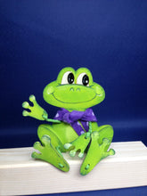 Lade das Bild in den Galerie-Viewer, Frosch aus Holz,
Schlenker-Figur mit Papierdraht-Armen und Beinen Basteln mit Kindern, Frühjahrsdekoration gestalten, Tiere aus Holz basteln, mit Kindern malen, Bastelset aus Holz, Jahrsesdeko basteln, Dekoration mit Kindern gestalten, Schlenker Tiere aus Holz zum setzen, Bastelset für Bauernhof, Frosch zu bemalen, Frösche aus Holz basteln, Schlenker Tiere aus Holz zum setzen, Basteln mit Kindern, mit Kindern malen, Dekoration mit Kindern gestalten, Bastelset für Bauernhof, Frühjahrsdekoration gestalten,