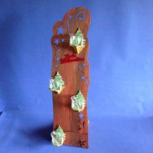 Lade das Bild in den Galerie-Viewer, Schild mit Sterne und Ständer (Stele) aus Holz Schild zur Geburt, Basteln mit Holz, Basteln mit Holz für Kinder, Holzideen , Schild zur Hochzeit basteln, Schilder für den Eingang, Schilder aus Holz, Schild zur Taufe, Schilder zum Basteln, Türschild, Schild zum Geburtstag, Holz bemalen, Schild fürs Kinderzimmer, Schild zum Geburtstag, Schilder aus Holz, Schild zur Taufe, Basteln mit Holz, Schild zur Hochzeit basteln, Schild zur Geburt, Holzideen , Schilder zum Basteln, Türschild, Holz bemalen, Schilder für