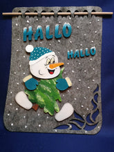 Lade das Bild in den Galerie-Viewer, Schneemann mit Mütze aus Holz, Kantenhocker
Schneemannkopf mit Hände und Füße Schneemann aus Holz gestalten, Schneemann zum setzen malen, basteln mit Holz, Geschenkidee für Weihnachten, Weihnachtsdekoration, Bastelidee Winter, Weihnachtsbasteln, basteln mit Kindern im Winter, weihnachtliches Bastelset, Bastelset Weihnachten, Weihnachtsdeko gestalten, Schneemann aus Holz basteln, Weihnachtsbasteln, Geschenkidee für Weihnachten, Schneemann zum setzen malen, Bastelset Weihnachten, Schneemann aus Holz gestalt