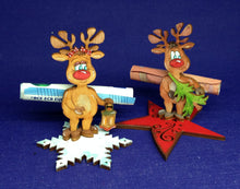 Lade das Bild in den Galerie-Viewer, Rentiere zum Stellen in 6cm aus Holz weihnachtliches Bastelset, Weihnachtsdekoration, Rentier aus Holz, Weihnachtsbasteln, Rentier zu Weihnachten gestalten, Geschenkidee für Weihnachten, Bastelidee Weihnachten, Bastelset Weihnachten, basteln mit Kindern, Winter Tiere basteln mit Holz, Rentier zum stellen malen, Weihnachtsdeko gestalten, TRU 7206SB