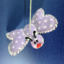 Lade das Bild in den Galerie-Viewer,   Geschenkidee, Muttertag, Basteln im Frühling, Schmetterling Nähset, Frühlingsideen, Bastelideen für Oma, Bastelideen für Kinder, Schmetterling, Basteln mit Kindern, Nähen für Kinder, Dekoidee Frühling, Nähen für Anfänger, Bastelideen für Mama, Nähen mit Kindern, Bastelideen zum Geburtstag, Schmetterling aus Filz, Basteln für den Frühling,  NSC 4809-P41