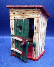 Lade das Bild in den Galerie-Viewer, Klohaus klein aus Holz Holzartikel zum Basteln, Fenster und Türen zum Basteln, Fenster und Türen aus Holz, Wichtellandschaft , Fenster und Türen zum Basteln, Klohaus für Landschaft, Wichteltürbasteln, Holzartikel zum Bemalen, Klohaus aus Holz , Landschaften, Fairy House Landschaften, Fairy House, WHL 8510SB