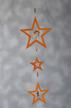 Lade das Bild in den Galerie-Viewer, Stern als Mobile aus Holz Winterdeko selbst gestalten, Sterne malen, Weihnachtsbasteln, Sterne aus Holz basteln, basteln mit Holz, Geschenkidee für Weihnachten, basteln mit Kindern im Winter, Bastelidee Winter, Weihnachtsdeko gestalten, Deko mit Sternen aus Holz gestalten, Sterne basteln Weihnachten, Weihnachtsdekoration, basteln mit Kindern im Winter, Weihnachtsbasteln, Sterne aus Holz basteln, Sterne malen, Weihnachtsdeko gestalten, Geschenkidee für Weihnachten, Deko mit Sternen aus Holz gestalten, Bast