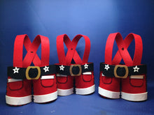 Lade das Bild in den Galerie-Viewer, Bierflaschenhalter "Weihnachtshose" aus Filz Geschenkidee für Ehemann, Geschenkidee für besten Freund, Geschenkidee zum Geburtstag, Geschenkidee zum Geburtstag Männer, Männergeschenk, Geschenkidee für Männer, Lederhose Nähset, Bastelideen aus Filz, Mitbringsel Party, Geschenk für Männer, Geschenkidee für beste Freundin, Lederhose zum Nähen, Lederhose zum selbermachen, Nähen für Anfänger, Lederhose aus Filz, WNF 6918SB