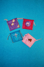 Lade das Bild in den Galerie-Viewer, Babyschuh als Knopf 2cm Knopf zum Nähen, Holzknopf, Knöpfe zum Dekorieren, Knöpfe zum Bemalen, Knopf zum Basteln, Tiereknöpfe, Knopf aus Holz, Knöpfe, Knöpfe mit Gesicht, Knopf, BUH 1702