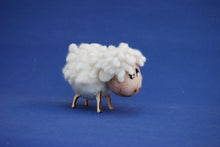 Lade das Bild in den Galerie-Viewer, Schaf Bastelsets zum Trockenfilzen / Nadelfilzen Schaf zum Filzen, Basteln mit Kindern, Lustige Figuren zum Filzen, Bastelideen zum Filzen, Filzen mit Kindern, Nadelfizen, Filzset, Basteln mit Filz, Tiere trocken filzen, RGH 7506SB