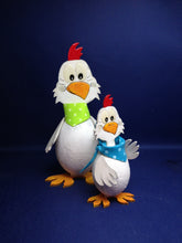 Lade das Bild in den Galerie-Viewer, Hahn mit großen Augen aus Holz mit Styropor-Bauch,
Gockel aus Holz bemalen, Küken aus Holz, Ostereier gestalten, Ostergeschenk selber basteln, basteln zu Ostern mit Kindern, Bastelideen für Ostern, Osterdekoration aus Holz gestalten, Osterbasteln einfach mit Kindern, Osterdeko selbst gestalten, basteln für Osterdeko, basteln für Osterdeko, Küken aus Holz, Gockel aus Holz bemalen, Bastelideen für Ostern, basteln zu Ostern mit Kindern, Ostereier gestalten, Osterbasteln einfach mit Kindern, Osterdekoration