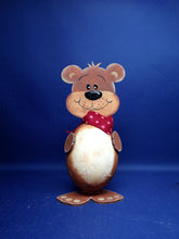 Lade das Bild in den Galerie-Viewer, Dicker Bär aus Holz und Styropor Bastelideen mit Styropor, Teddys selber machen, Basteln mit Kindern, Tiere selber basteln, Basteln für Kinder, Geschenke zur Geburt, Tiere aus Holz, Bastelideen Tiere, Jahresdeko Tiere, Deko mit Kindern gestalten, Geburtstagsgeschenk basteln, Bär zum Basteln, Tiere selber basteln, Bär zum Basteln, Deko mit Kindern gestalten, Geburtstagsgeschenk basteln, Basteln für Kinder, Basteln mit Kindern, Geschenke zur Geburt, Teddys selber machen, Tiere aus Holz, Bastelideen mit Styr