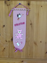 Lade das Bild in den Galerie-Viewer, Schnuller aus Holz Bastelset aus Holz, Geschenke zur Geburt basteln, Schnuller aus Holz, Babygeschenke malen, Geschenke zur Taufe gestalten, Dekoration mit Kindern gestalten, Basteln für Kindern, Babygeschenke basteln,  Bastelset aus Holz, Schnuller aus Holz, Geschenke zur Taufe gestalten, Babygeschenke basteln, Basteln für Kindern, Geschenke zur Geburt basteln, Dekoration mit Kindern gestalten, Babygeschenke malen,  BSH 4010