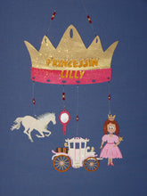 Lade das Bild in den Galerie-Viewer, Basteln mit Holz, Krone zum Basteln, Holzteilchen zum Anmalen, Basteln mit Kindern, Ideen aus Holz für Kinderzimmer, Holzteile bemalen, Prinzessin basteln, Türschilder basteln, PZH 6322