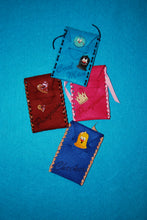 Lade das Bild in den Galerie-Viewer, Kondom Knopf, Knopf aus Holz, Knöpfe zum Bemalen, Knopf zum Nähen, Knöpfe mit Gesicht, Knöpfe, Holzknopf, Tiereknöpfe, Knopf zum Basteln, Knöpfe zum Dekorieren, BUH 51030