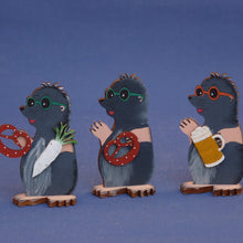 Lade das Bild in den Galerie-Viewer, Maßkrug mit Schaum aus Holz Basteln mit Kindern, Streuteile diy, Kleine Holzteile, Lederhose aus Holz, Geschenk zum Geburtstag, Tischdeko selber machen, Basteln mit Holz, Basteln mit Holzteilen, Deco für Gartenparty, Maßkrug aus Holz, Karte zum Geburtstag basteln, Einladungskarten basteln, Holzteile zum Selbstgestalten, Deco Bierfeste, Dirnd Trachtenhut aus Holz, Streuteile Holz, Holzteilechen, Streuteile basteln, Oktoberfestdeko, Holzteile bemalen,  Holzteile bemalen, Karte zum Geburtstag basteln, Basteln