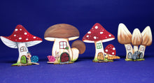 Lade das Bild in den Galerie-Viewer, Pilze zum Stellen mit Tiere aus Holz (4erSet) Streuteile diy, Fliegenpilz zum Bemalen, Basteln mit Holz für Kinder, Basteln mit Holz, Holzteile bemalen, Streuteile Holz, Pilze zum Basteln, Basteln mit Holzteile, Kleine Holzteile, Holzteile, Dekoration für den Herbst basteln, Herbstdeko selbst gestalten, Pilze aus Holz, VGH 5910SB