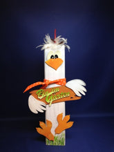 Lade das Bild in den Galerie-Viewer, Pfahltier Gockel aus Holz Ostergeschenk selber basteln, Ostereier gestalten, Osterdekoration aus Holz gestalten, Küken aus Holz bemalen, Osterdeko selbst gestalten, basteln zu Ostern mit Kindern, Bastelset aus Holz zum Basteln, Osterbasteln einfach mit Kindern, basteln für Osterdeko, Bastelideen für Ostern, Küken aus Holz, Osterbasteln einfach mit Kindern, Ostereier gestalten, basteln für Osterdeko, Bastelideen für Ostern, Osterdekoration aus Holz gestalten, Osterdeko selbst gestalten, Ostergeschenk selbe
