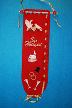 Lade das Bild in den Galerie-Viewer, Türschal aus Filz schmal mit Herzen