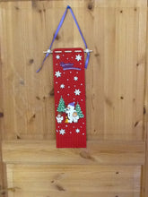 Lade das Bild in den Galerie-Viewer, Schneemann mit Mütze und Besen aus Holz Weihnachtsdekoration, Winterdeko selbst gestalten, Schneemann malen, Bastelidee Winter, basteln mit Kindern im Winter, Schneemann aus Holz gestalten, basteln mit Holz, Weihnachtsdeko gestalten, Weihnachtsbasteln, Schneemann basteln Weihnachten, Schneemann aus Holz basteln, Geschenkidee für Weihnachten, Weihnachtsdeko gestalten, basteln mit Holz, Schneemann aus Holz gestalten, Schneemann basteln Weihnachten, Schneemann malen, Geschenkidee für Weihnachten, basteln mit