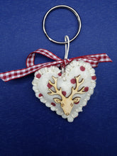Lade das Bild in den Galerie-Viewer, Herzen aus Filz zum Nähen 3 verschiedene Größen im Set Herzen aus Filz, Dekoidee Herz, Hochzeitsgeschenk, Hochzeitsgeschenk selber machen, Geschenkidee Valentinstag, Geschenkidee, Geschenk zur Hochzeit, Bastelideen aus Filz, Bastelidee Schlüsselanhänger, Herzen zum Nähen, Herzen Nähset, Geschenkidee zur Hochzeit, Nähen für Anfänger, Nähen für Kinder, Bastelideen für Kinder, Bastelidee Geburtstag, Bastelideen zum Geburtstag, Basteln mit Kindern, Herzen zum selber machen, Herzen zum Basteln,  Herzen Nähset,