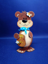 Lade das Bild in den Galerie-Viewer, Tiere aus Holz, Deko mit Kindern gestalten, Bastelideen mit Styropor, Bär zum Basteln, Bastelideen Tiere, Jahresdeko Tiere, Tiere selber basteln, Geburtstagsgeschenk basteln, Teddys selber machen, Basteln mit Kindern, Geschenke zur Geburt, Basteln für Kinder, DTE 8408SB