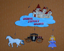 Lade das Bild in den Galerie-Viewer,   Türschilder basteln, Holzteile bemalen, Holzteilchen zum Anmalen, Basteln mit Kindern, Kutsche aus Holz, Basteln mit Holz, Prinzessin basteln, Ideen aus Holz für Kinderzimmer,  PZH 2512