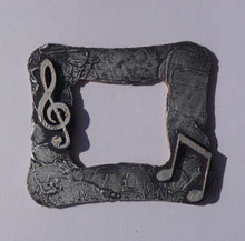 Lade das Bild in den Galerie-Viewer, Noten und Notenschlüssel im Set aus Holz in 5cm Holzteile zum Selbstgestalten, Karte zum Geburtstag basteln, Streuteile aus Holz, Einladungskarten basteln, Basteln mit Kindern, Geschenk zum Geburtstag, Musikinstrumente aus Holz, Tischdeko selbermachen, Musikinstrumente zum Bemalen, Noten und Notenschlüssel, Basteln mit Holzteilen, Holzteile bemalen, Streuteile diy, Kleine Holzteile, Holzteile, Holzteile für alle Anlässe, Basteln mit Holz, Streuteile basteln,   NOH 3599