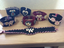 Lade das Bild in den Galerie-Viewer, Dirndl als Knopf 3 cm Knopf aus Holz, Knöpfe, Tiereknöpfe, Holzknopf, Knopf zum Nähen, Dirndl Knopf, Knöpfe zum Bemalen, Knöpfe mit Gesicht, Knopf zum Basteln, Knöpfe zum Dekorieren, BUH 7803