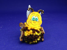 Lade das Bild in den Galerie-Viewer, Pompom Bienen aus Holz Bastelset aus Holz, Bommel-Tiere basteln, Basteln mit Kindern, Dekoration mit Kindern, Bienen basteln, Bienchen bemalen, Pompom Tiere aus Holz, gestalten, Frühjahrsdeko basteln,   WBI 4303SB