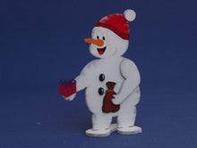 Lade das Bild in den Galerie-Viewer, Schneemann mit Mütze aus Holz, Standfigur Schneemann aus Holz basteln, weihnachtliches Bastelset, Schneemann aus Holz gestalten, Schneemann zum setzen malen, Bastelidee Winter, Weihnachtsdekoration, Weihnachtsbasteln, Weihnachtsdeko gestalten, basteln mit Kindern im Winter, Bastelset Weihnachten, Geschenkidee für Weihnachten, basteln mit Holz, Bastelset Weihnachten, Weihnachtsdekoration, Weihnachtsbasteln, Bastelidee Winter, Schneemann aus Holz gestalten, Geschenkidee für Weihnachten, Schneemann zum setze