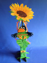 Lade das Bild in den Galerie-Viewer, Sonnenblume aus Holz als Leibgarde für Kantholz