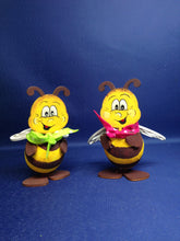 Lade das Bild in den Galerie-Viewer, Biene aus Holz mit Styropor-Bauch
Bastelset für Kinder, Holzbastelartikel, Bastelzubehör aus Holz, Frühjahrsdekoration basteln, Styropor gestalten, Kindergeburtstagsbasteln, Bastelideen für Kinder, Holzbastelzubehör, Deko mit Kindern gestalten, Bienen malen mit Kinder, Bienen basteln mit Kindern, Bienen bemalen, Bienenbastelset, Bastelmaterial aus Holz, Bienen bemalen, Bastelzubehör aus Holz, Bienenbastelset, Kindergeburtstagsbasteln, Deko mit Kindern gestalten, Frühjahrsdekoration basteln, Holzbastelzub