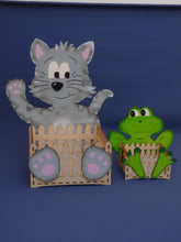 Lade das Bild in den Galerie-Viewer, Katze mir Körbchen aus Holz Katzen aus Holz basteln, Kätzchen mit Kindern malen, Tiere aus Holz basteln, Jahrsesdeko basteln, Schlenker Tiere aus Holz zum Setzen, Katze zum Bemalen, Bastelset für Bauernhof, Frühjahrsdekoration gestalten, Bastelset aus Holz, Dekoration mit Kindern gestalten, Geschenkideen zum Basteln, Basteln mit Kindern, KZB 4324SB